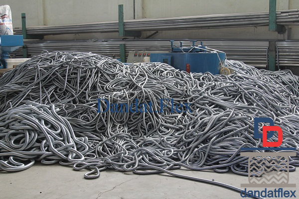 Ống ruột gà lõi thép - conduit steel flexible, Ống thép luồn dây điện - electrical steel conduit,